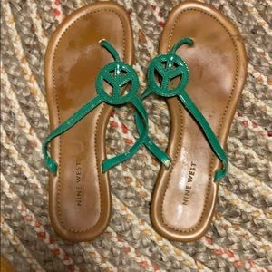 Nine West green peace sandals size 9